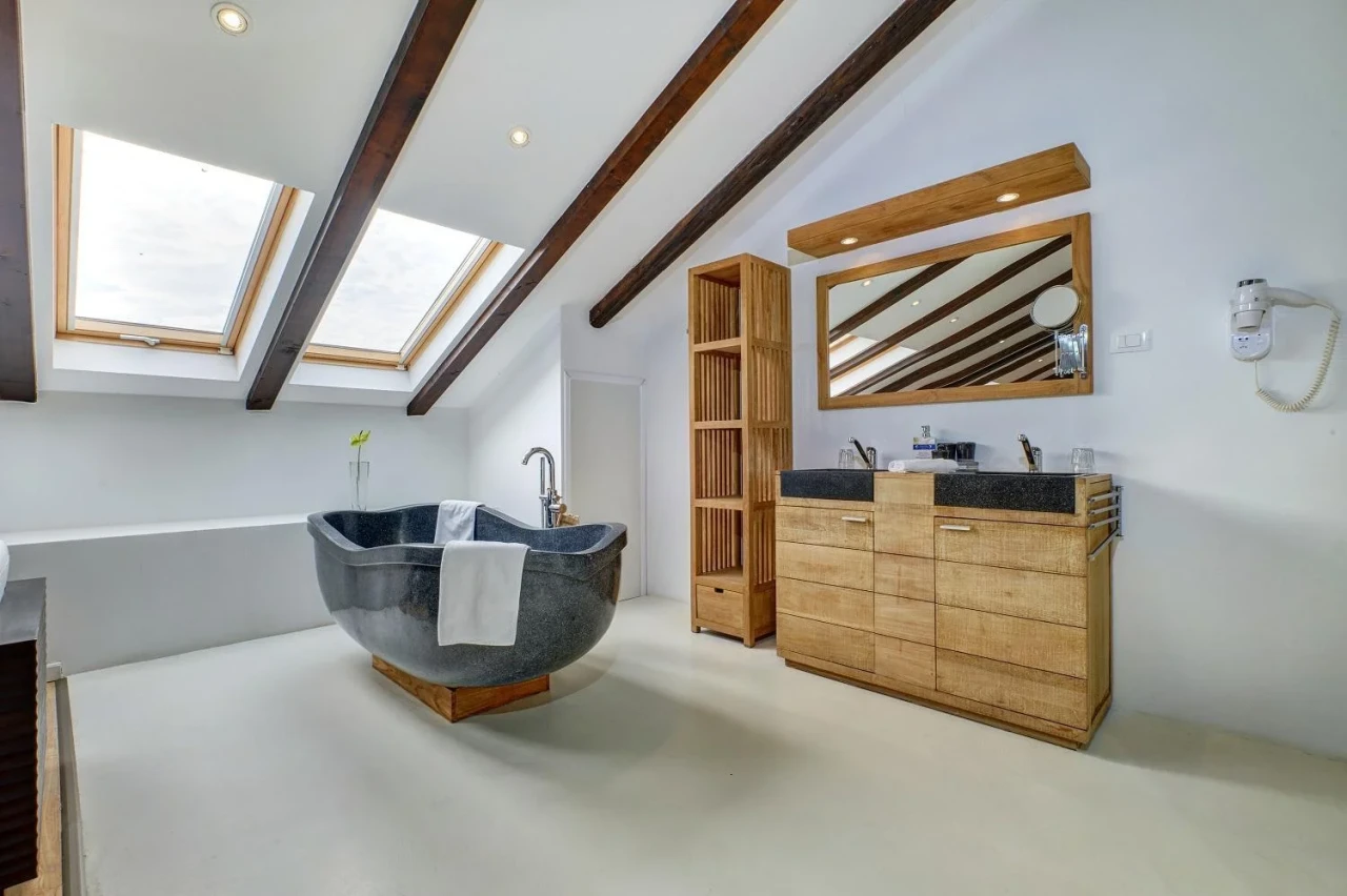 Dolphin House - Serviced Apartments
